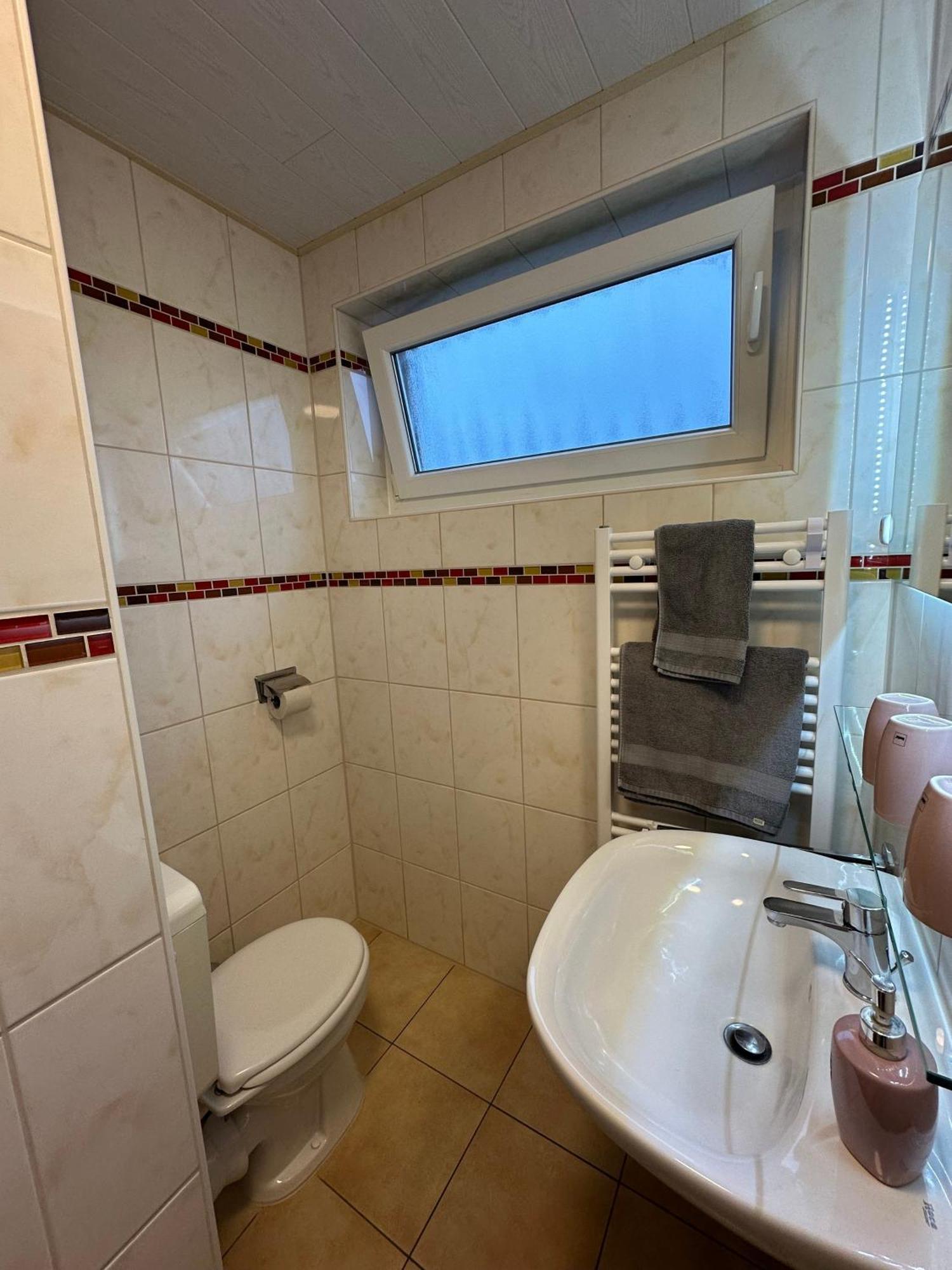 Ferienwohnung Haus Boje "Knurrhahn" Neuharlingersiel Exterior foto
